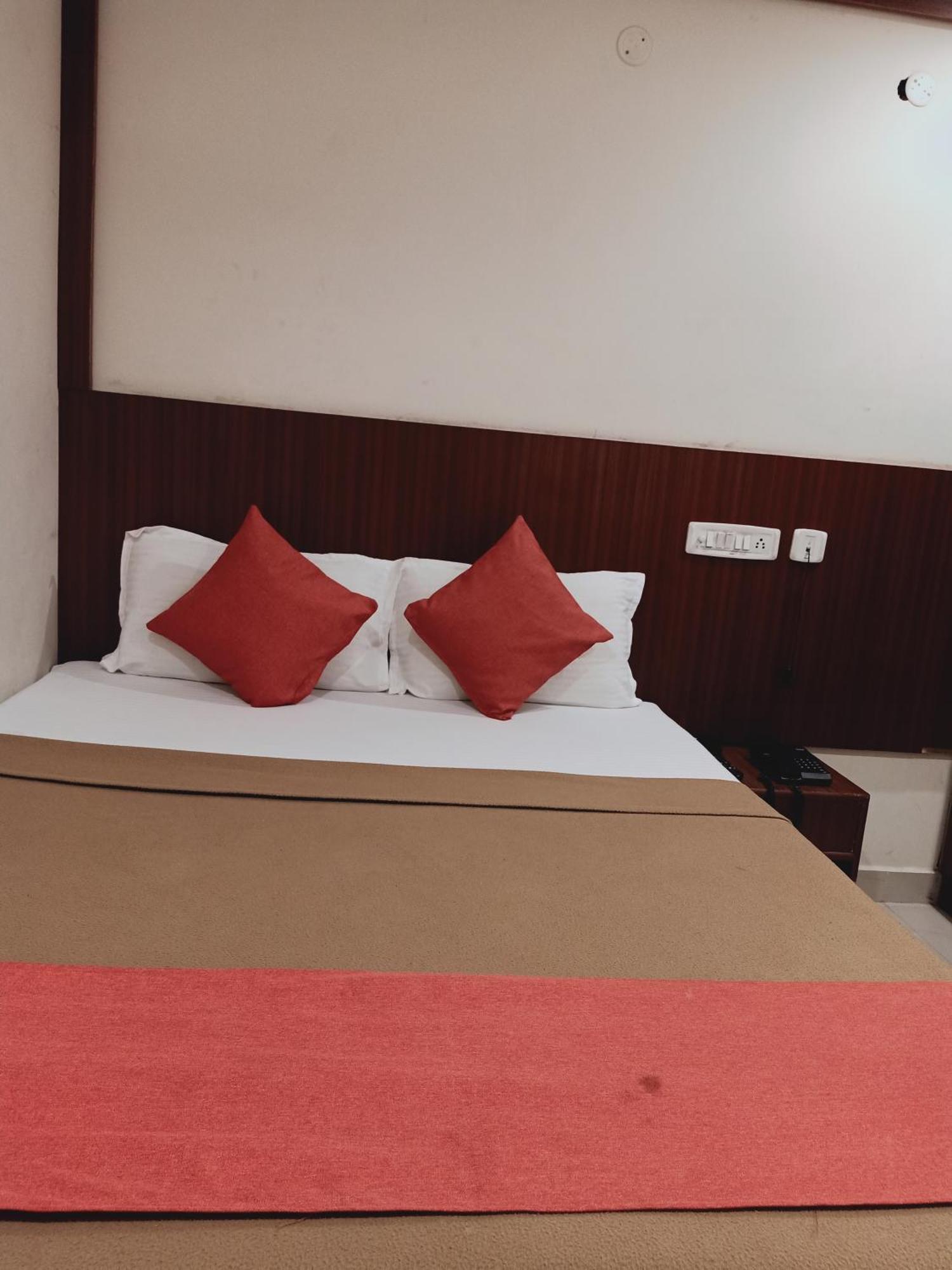 Hotel Neem Tree Hyderabad Airport Shamshabad Buitenkant foto